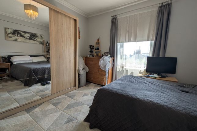 Flat 2, 70, St Johns, Kent photo 4