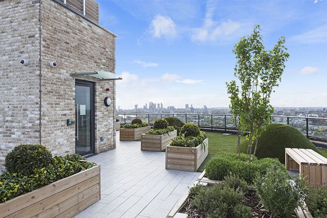 16 Williamsburg Plaza, London photo 5