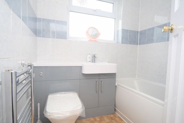 Flat to rent in Carr Road, Northolt