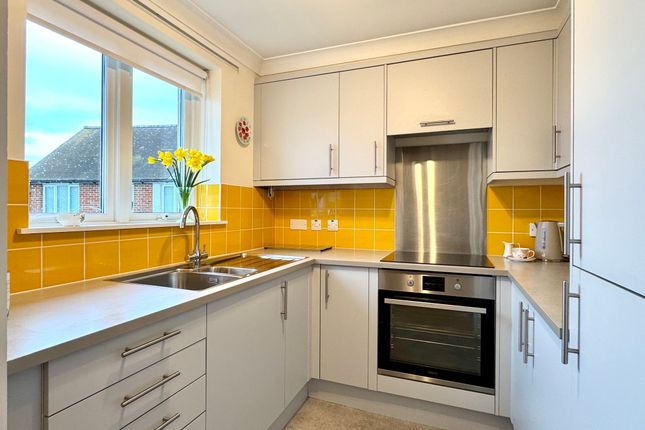Flat 34, Dove Court Swan Lane, Faringdon photo 3