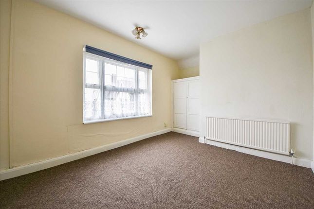 32, Birchfield Road, Wellingborough photo 4