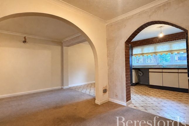 15, Wiltshire Avenue, Hornchurch photo 4