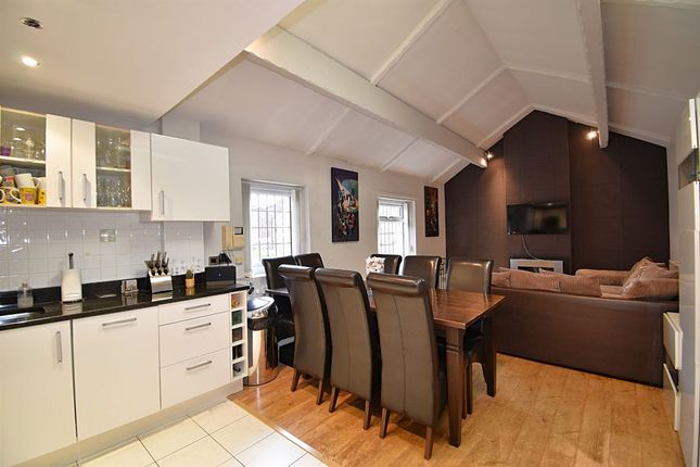 Flat 4, Tyler Mews Tyler Street, Alderley Edge photo 2