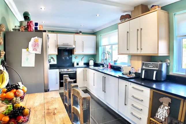 2, Clyde Close, Blackwood photo 2