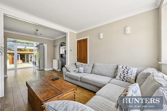 10, Risborough Drive, Worcester Park photo 2