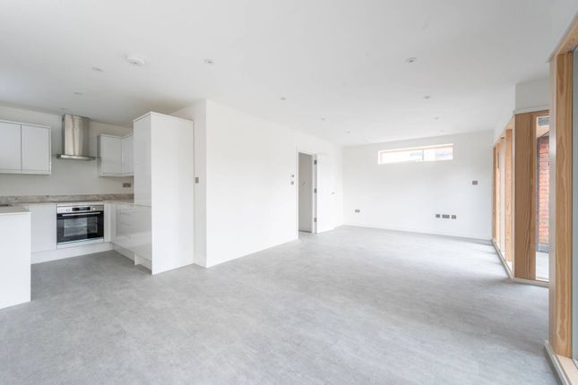 Thumbnail Flat for sale in Conyers Road SW16, Streatham, London,