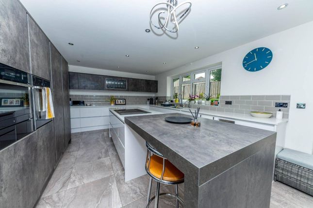 The Bungalow, WD23, Bushey photo 4