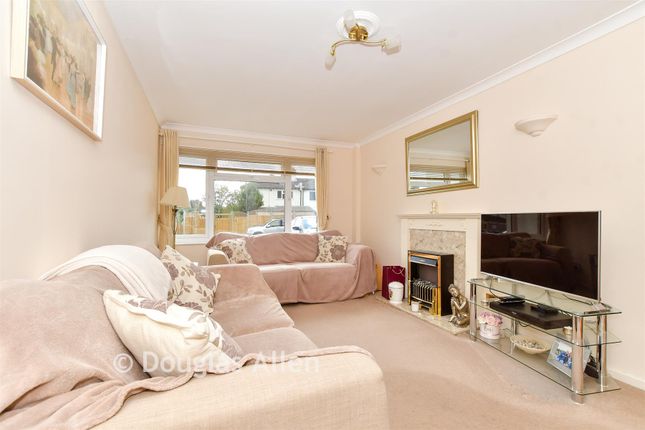 59, York Road, North Weald photo 4