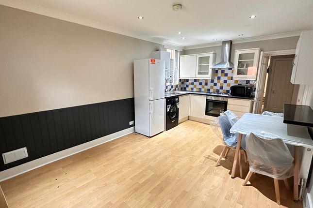 9b, Litchfield Gardens, London photo 2