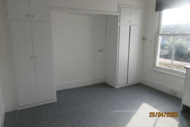 24, Forest Drive West, Leytonstone photo 2