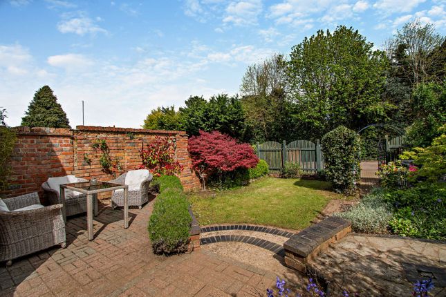 Semi-detached house for sale in Oxford Road, Banbury, Oxfordshire