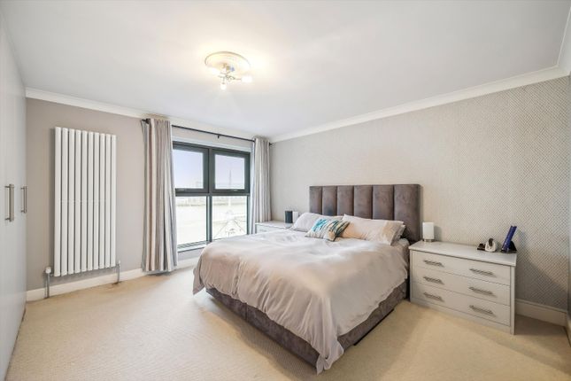 Flat to rent in Tower Bridge Wharf, St. Katharines Way, Wapping, London E1W.