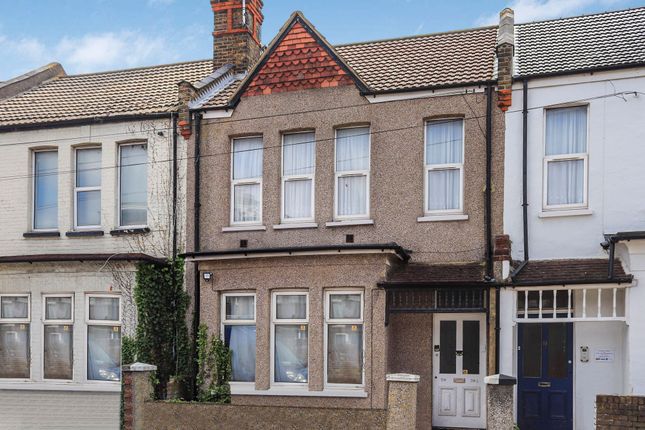 Thumbnail Flat for sale in Beresford Road, Southend-On-Sea
