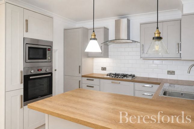 15, Vernon Crescent, Essex photo 4