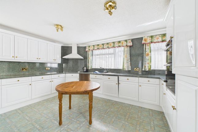21, Pixie Dell, Braunton photo 3