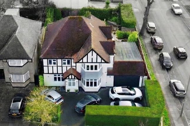 2, Hazel Gardens, Edgware photo 3