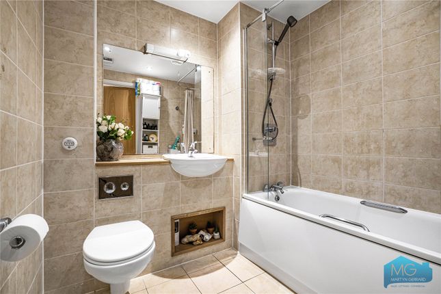 Flat 10, 34, Queensland Road, London photo 4