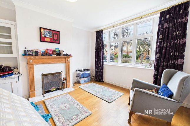 109, Somerset Avenue, Chessington photo 2