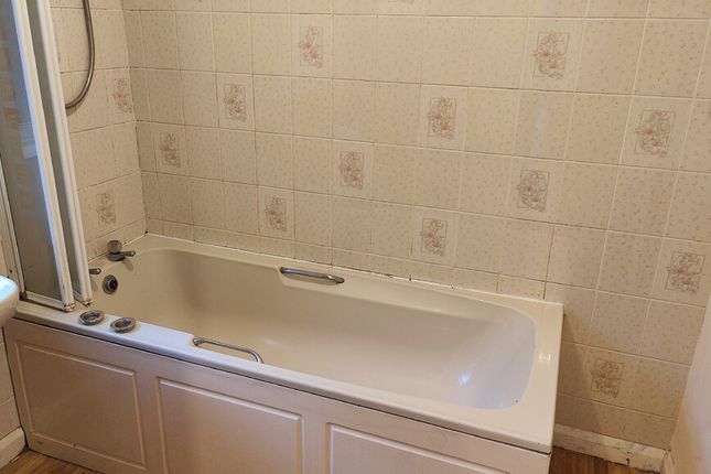 30, Weavers Road, Wellingborough photo 5