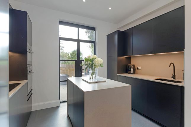 1, Springfield Drive, London photo 4