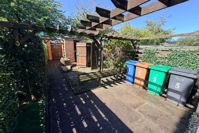 5 Douglas Place, Glenrothes photo 2