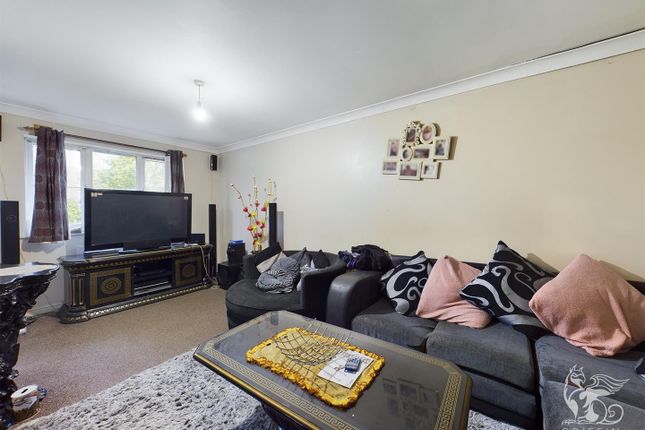 Flat for sale in Argent Street, Grays