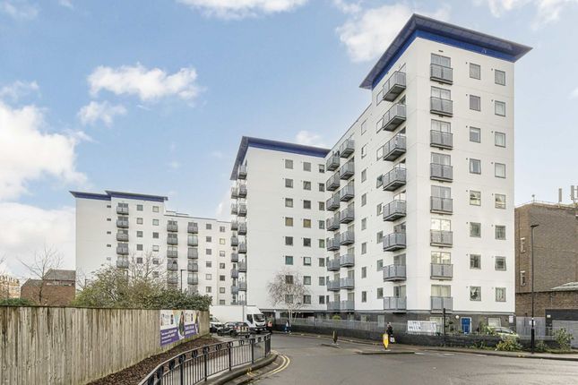 Flat for sale in Prince Regent Road, Hounslow