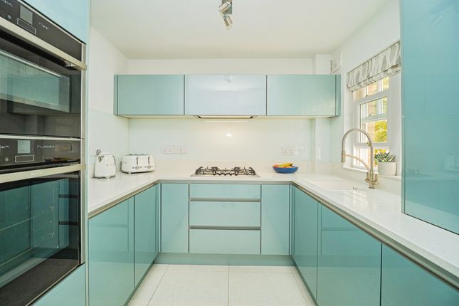 Flat 4, Regency Court, Melcombe Avenue, Weymouth photo 3