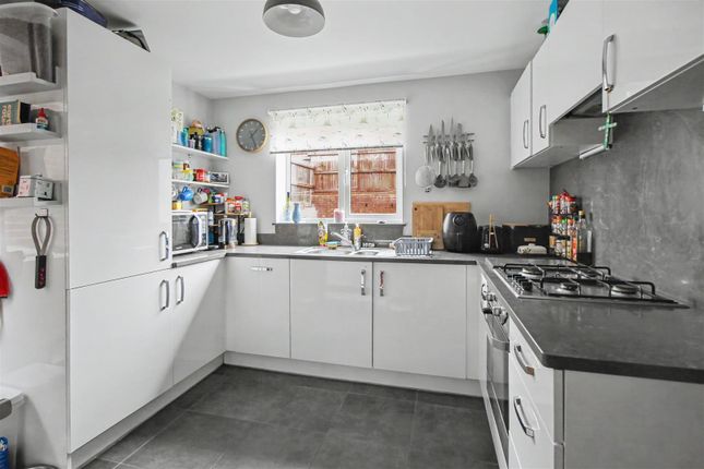 74, Darsdale Drive, Wellingborough photo 4