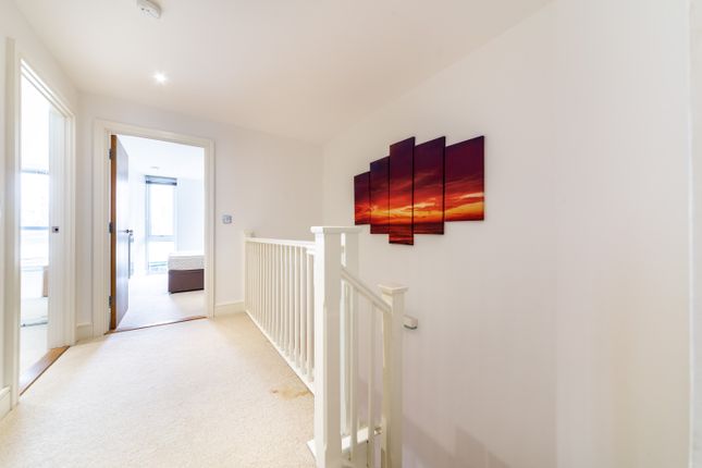 Flat to rent in Beacon Point, 12 Dowells Street, New Capital Quay, London