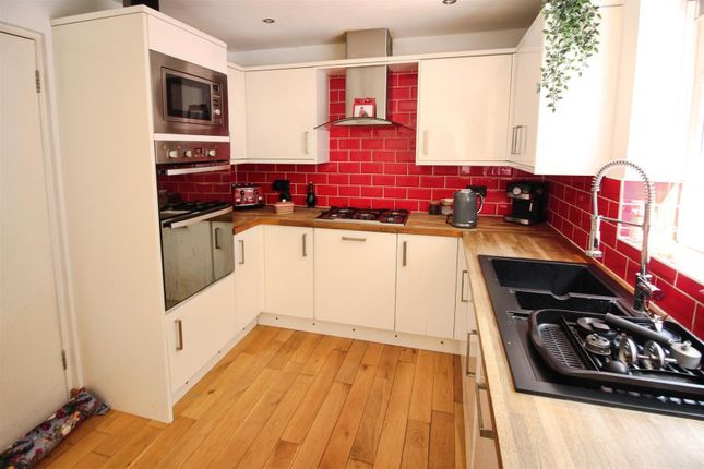 84, Oxford Drive, Leeds photo 4