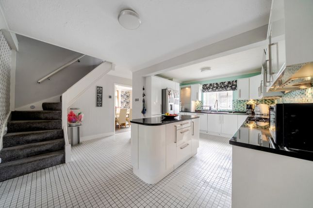30, Dunsford Crescent, Hampshire photo 3
