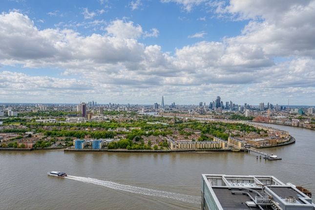 Flat 3909, Landmark East Tower, 24, Marsh Wall, London photo 2