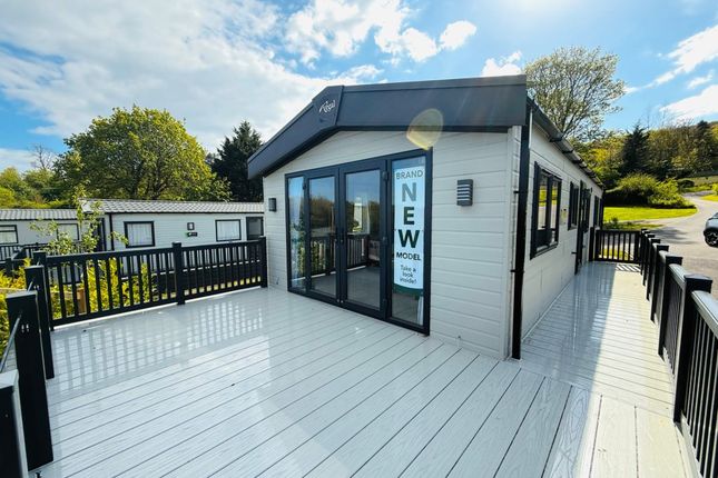 2-bed caravan on Wood Farm Holiday Park, Axminster Road, Charmouth, £124,995