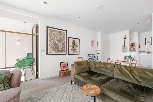 Flat 5, 151, Stockwell Road, London photo 4
