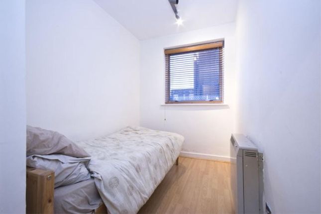 Flat 4, St. Mary Le Park Court, London photo 3