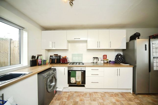 17, Laurel Close, Somerset photo 2