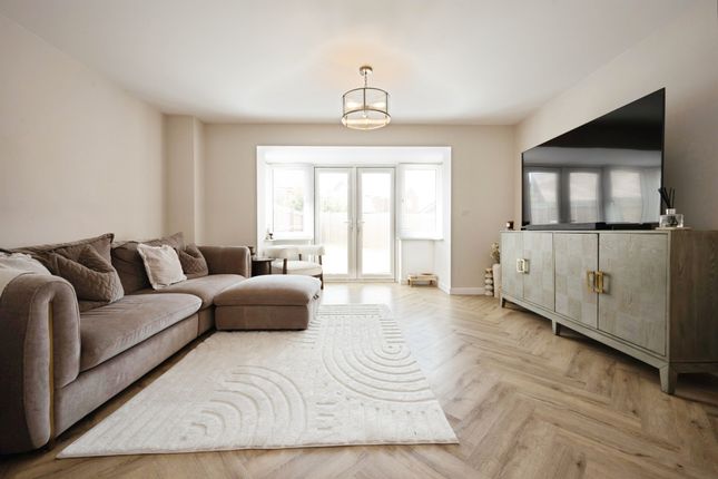 18, Cackett Way, BEDFORD photo 2
