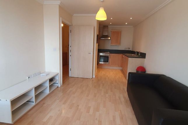 Flat to rent in Victoria Road, North Acton, London