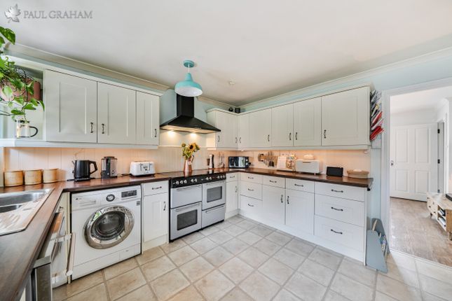 18, Arcadia Close, Carshalton photo 4