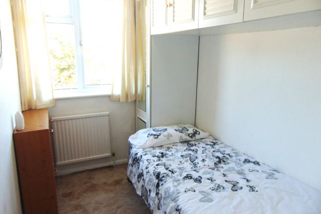 Dukes Avenue, Grays photo 3