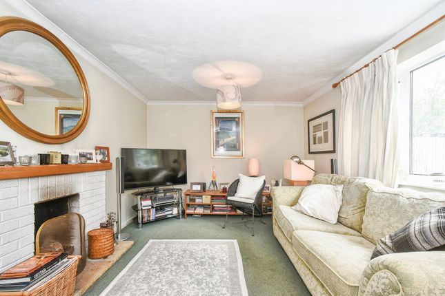 Trethowen Lodge, School Lane, Andover photo 3