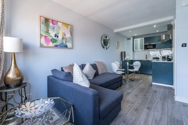 Flat 38, King Regent'S Place, 12-16, Fitzroy Street, London photo 4