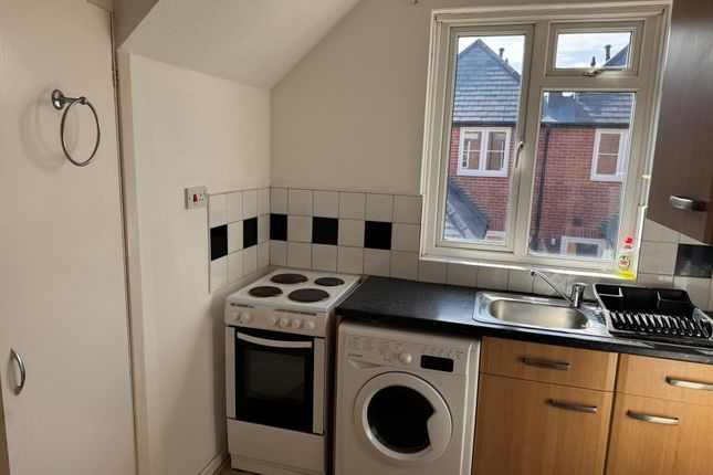 Flat 1, 68 Pyle Street, Newport photo 4