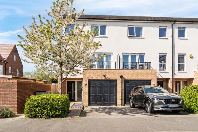 21, Hawker Drive, Addlestone photo 3