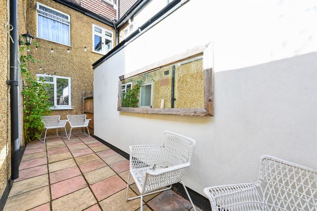 52, Kimble Road, Colliers Wood photo 4