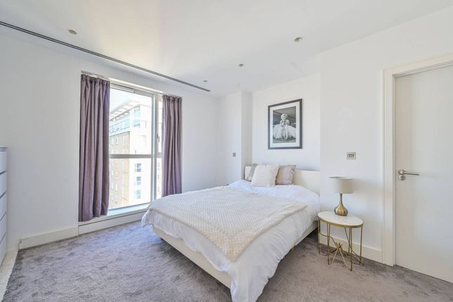 Flat to rent in Belgrave Court, Canary Riverside, Canary Wharf, London