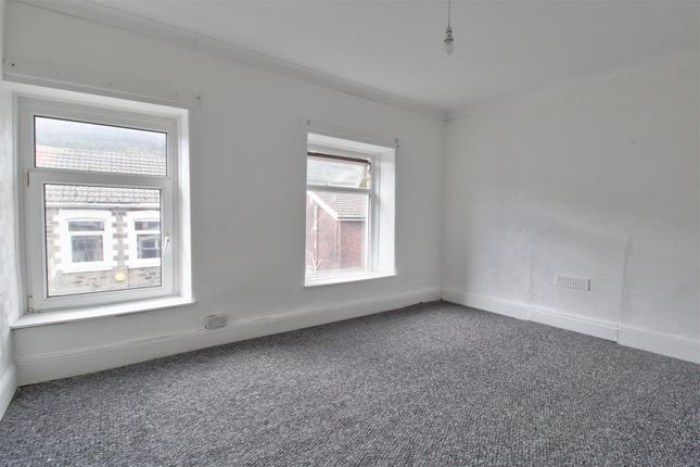 5, Queen Street, Abertillery photo 3