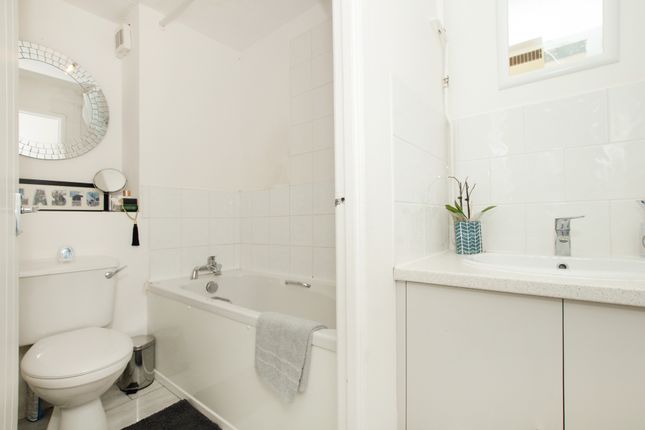 12, Hambledon Close, Uxbridge photo 4