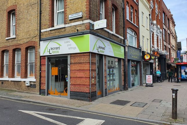 Retail premises to let in Borough High Street, London